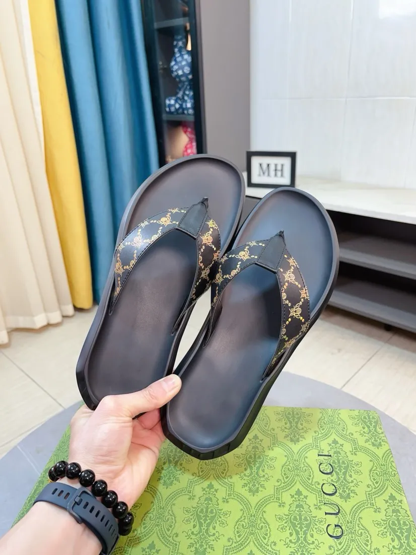 Men's shoes 💰260🌹🌹 (gucci-Gucci) New men's slippers, high-end boutique, made of cowhide, with exquisite embossed logo decoration on the upper, fine workmanship, super soft soles, casual, loose and comfortable, a must-have in summer! \nsize：38-44